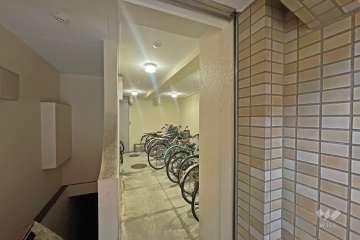 屋内に設けられた駐輪場