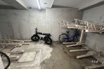 屋内に設けられた駐輪場