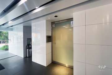 エントランスはオートロック付きです。