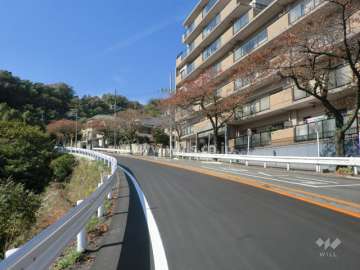 敷地南側の前面道路
