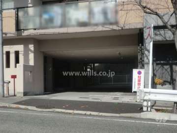 駐車場出入り口