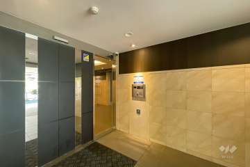 エントランスはオートロック付きです。