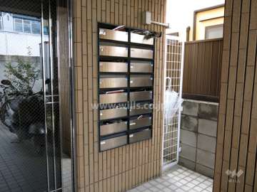 住戸入り口（共用ポスト）