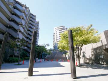 敷地東側にある広場