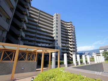 コスモシティ住吉川公園Ａ棟の外観（南東側から）