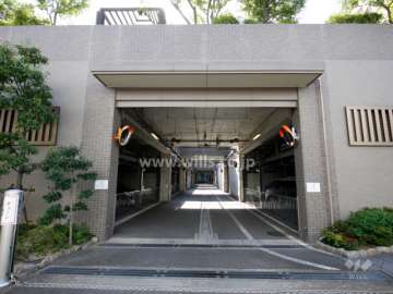 駐車場の出入り口（ロボットゲート付き）