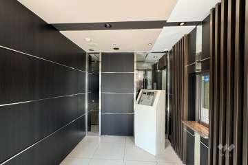 エントランスはオートロック付きです。