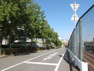 敷地の南側にはJR東海道本線が走っています。