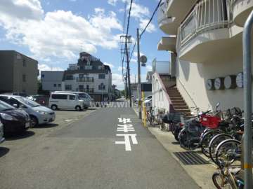 敷地南側の前面道路