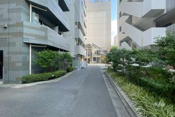 敷地東側の前面道路