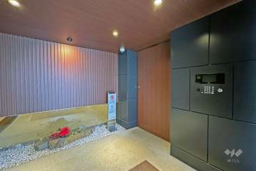 エントランスはオートロック付です。