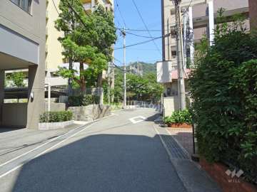 敷地東側の前面道路