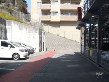敷地内駐車場（平面式と機械式とがあります。）