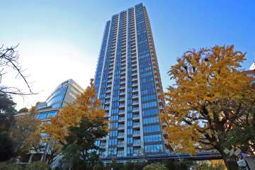 ブリリアタワー上野池之端の外観（東側から）