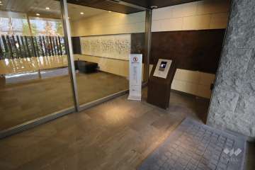 エントランスはオートロック付きです。