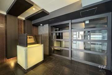 エントランスはオートロック付きです。