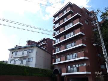 フローラハイツ岡本の外観（南東側から）