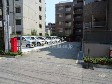 駐車場出入り口