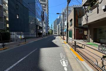 敷地の西側前面道路（北側から）