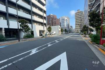 敷地の東側前面道路（南側から）