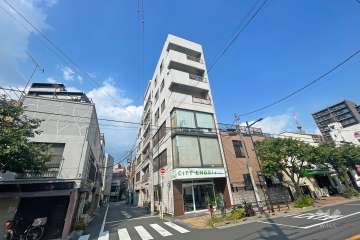 オザキマンションの外観（南西側から）