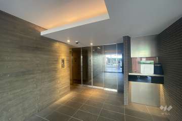 エントランスはオートロック付きです。