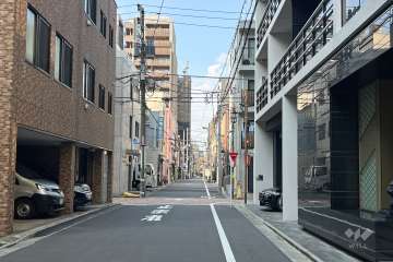 敷地西側の前面道路　
