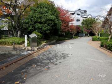 敷地南側の前面道路