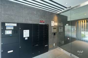 エントランスはオートロック付きです。