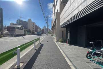 敷地北東側の前面道路