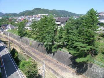 敷地の北側には白瀬川が流れています。