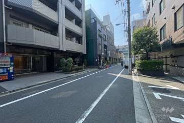 敷地西側の前面道路　