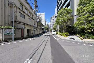 敷地南側の前面道路（東側から）