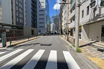 敷地北側の前面道路（東側から）