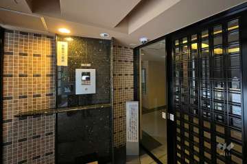 エントランスはオートロック付きです。１