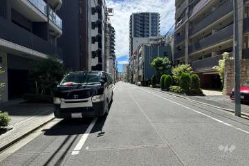 敷地の西側前面道路（北側から）
