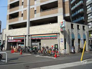 1階部分には店舗があります。
