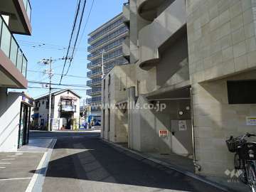 敷地北側の前面道路