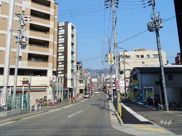 敷地東側の前面道路