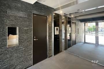 エントランスはオートロック付きです。