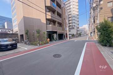敷地北側の前面道路（東側から）