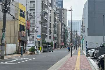 敷地西側の前面道路　