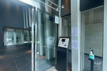 エントランスはオートロック付きです。