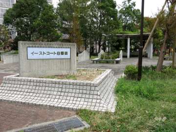 敷地入り口にある銘板