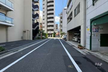 敷地北側の前面道路