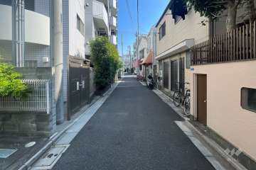 敷地北西側の前面道路