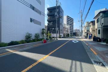 敷地北東側の前面道路