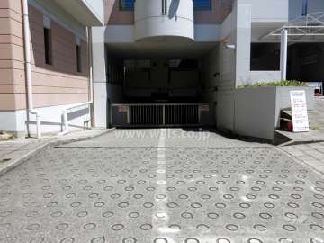 駐車場出入り口（ゲート付き）