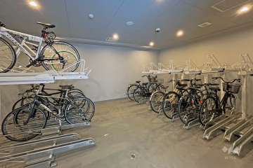 屋内に設けられた駐輪場