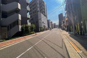 敷地北側の前面道路（東側から）